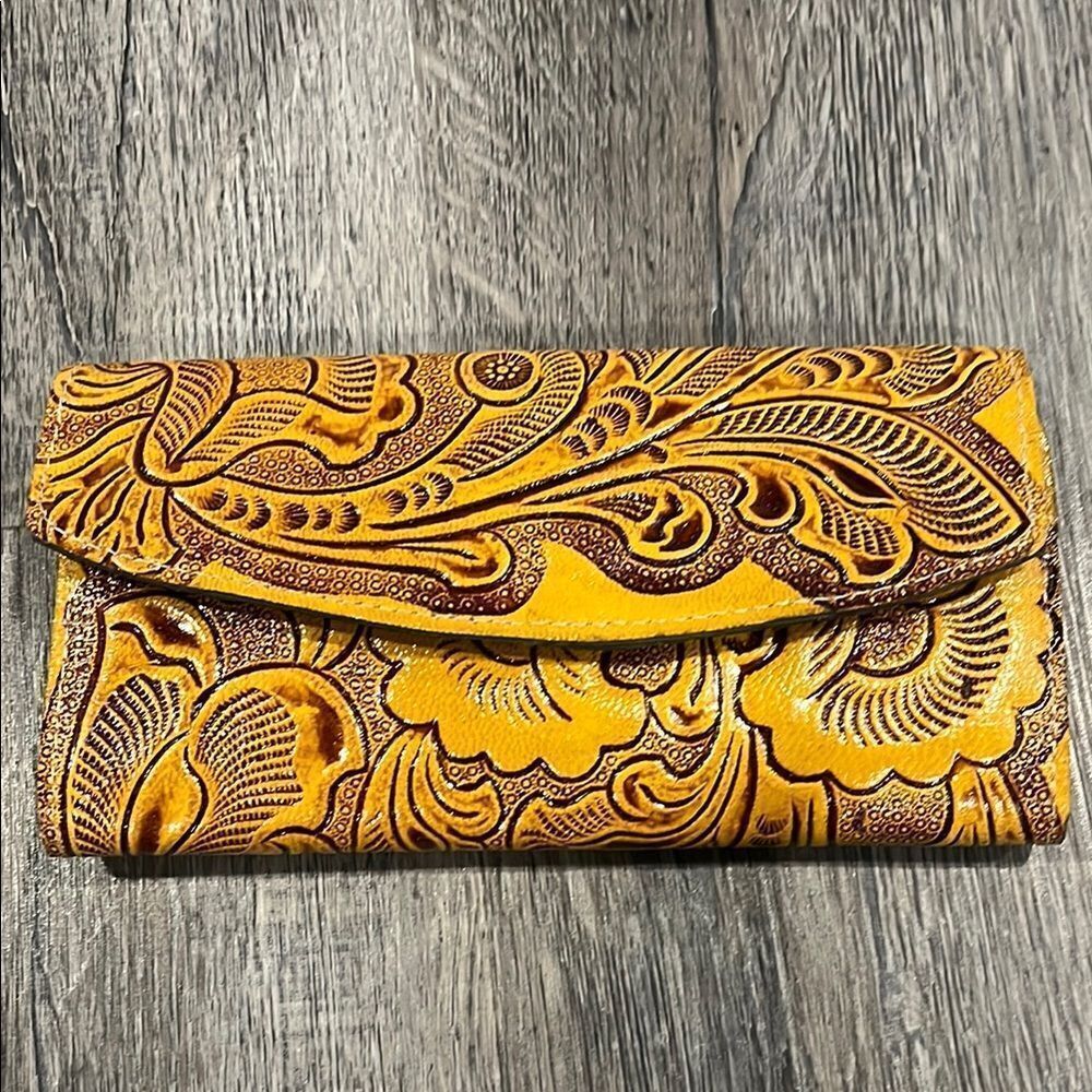NEW Western handmade leather Elegant Yellow Embossed wallet